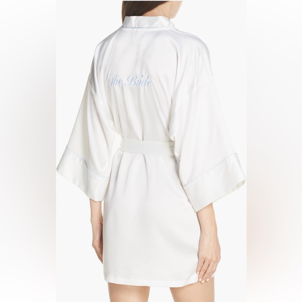 🆕 NWOT In Bloom by Jonquil “The Bride Satin Wrap”